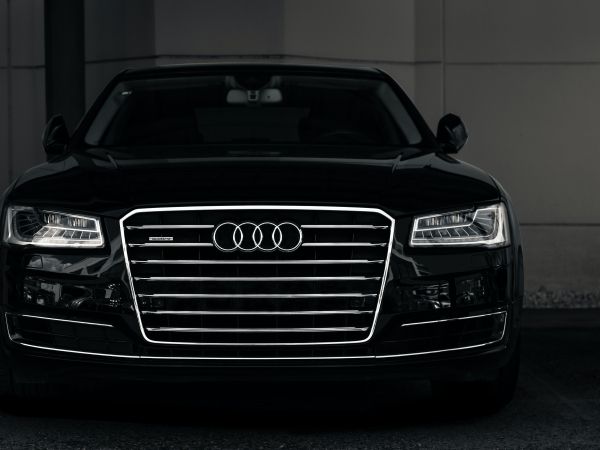 Обои 1024x768 Audi, фары, черный