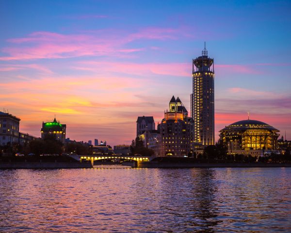Moscow, Moscow river, evening Wallpaper 1280x1024