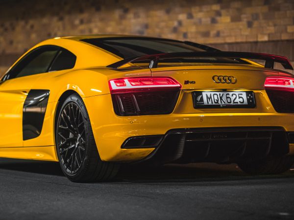 Обои 800x600 Audi R8, спортивная машина