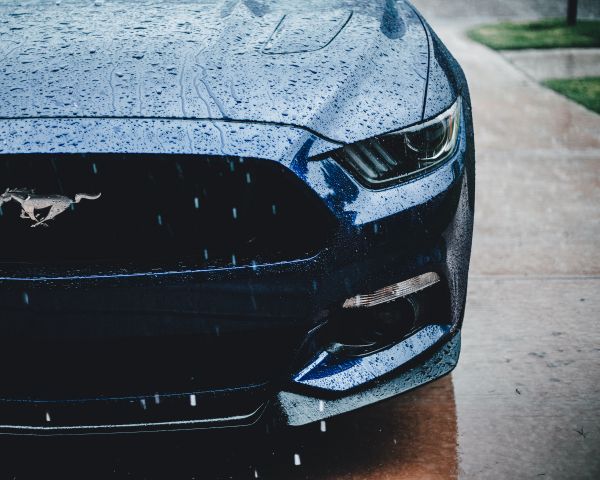 Обои 1280x1024 Ford Mustang, спортивная машина, капли