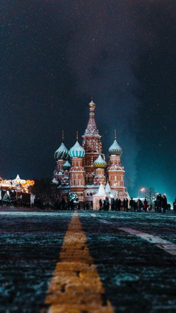 St. Basil's Cathedral, Red Square, Moscow Wallpaper 640x1136