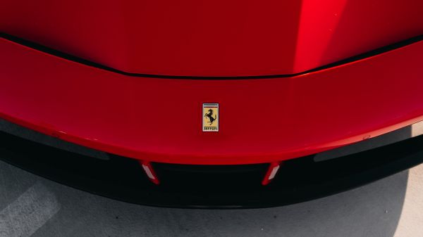 Обои 1280x720 красный Ferrari, спортивная машина