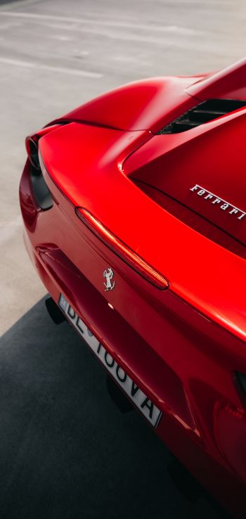 Обои 720x1520 красный Ferrari, спортивная машина