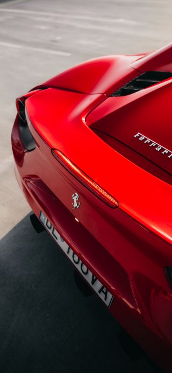 Обои 1284x2778 красный Ferrari, спортивная машина