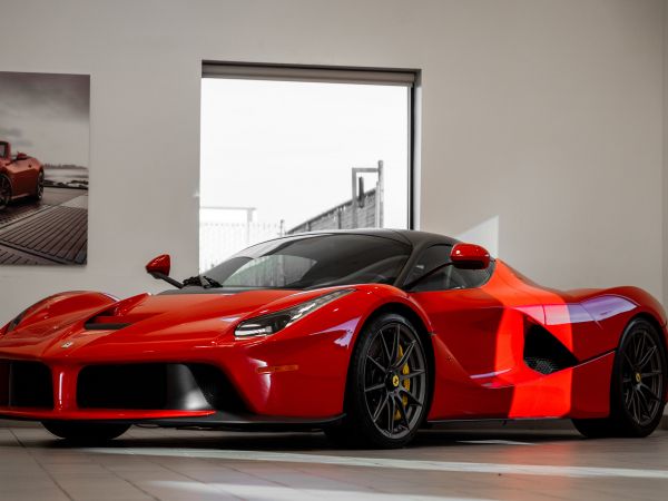 Обои 800x600 LaFerrari, гоночный автомобиль