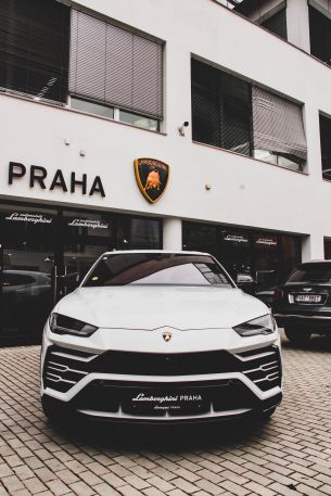 Обои 640x960 Lamborghini Urus, спортивная машина