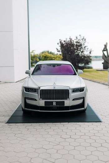 Rolls-Royce, white Wallpaper 640x960