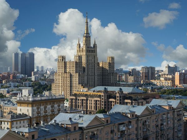 Stalin skyscraper, Moscow, Russia Wallpaper 800x600