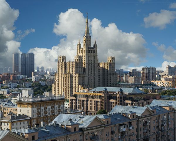 Stalin skyscraper, Moscow, Russia Wallpaper 1280x1024