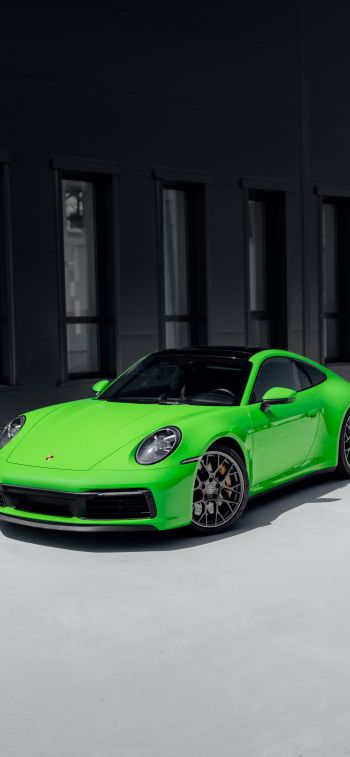 Обои 1242x2688 Porsche 911, спортивная машина, зеленый