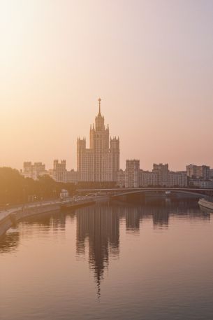 Raushskaya embankment, Stalin skyscraper, Moscow Wallpaper 640x960