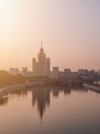 Raushskaya embankment, Stalin skyscraper, Moscow Wallpaper 2048x2732