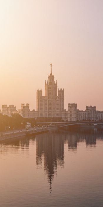 Raushskaya embankment, Stalin skyscraper, Moscow Wallpaper 720x1440