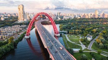 Zhivopisny Bridge, Moscow, Russia Wallpaper 2560x1440