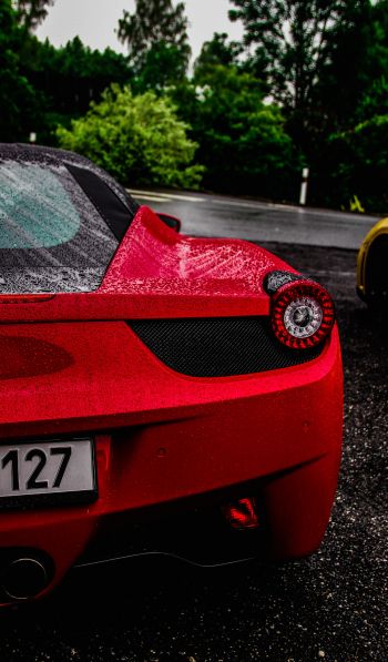 Обои 600x1024 красный Ferrari, спортивная машина