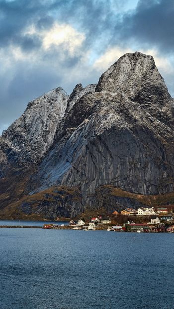 Norway, mountain, lake Wallpaper 640x1136