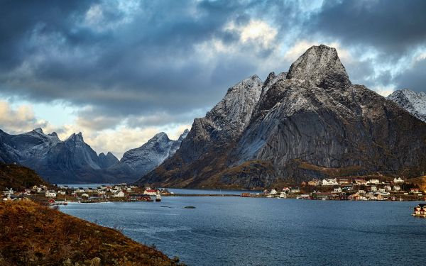 Norway, mountain, lake Wallpaper 1920x1200