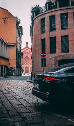 Обои 600x1024 Porsche Panamera, Милан, улица