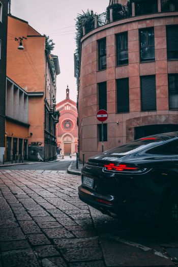 Обои 640x960 Porsche Panamera, Милан, улица