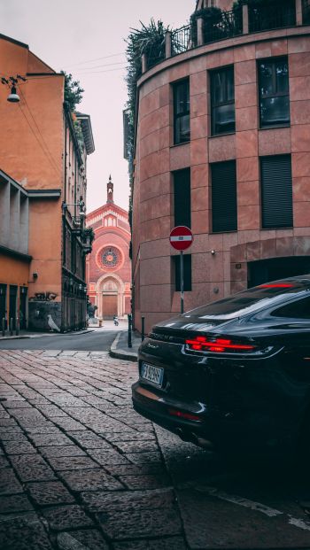 Обои 640x1136 Porsche Panamera, Милан, улица