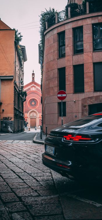 Обои 828x1792 Porsche Panamera, Милан, улица