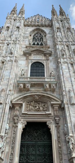 Piazza del Duomo, cathedral, Milan Wallpaper 1242x2688