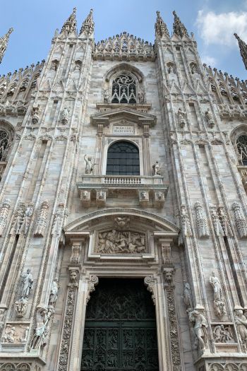 Piazza del Duomo, cathedral, Milan Wallpaper 640x960