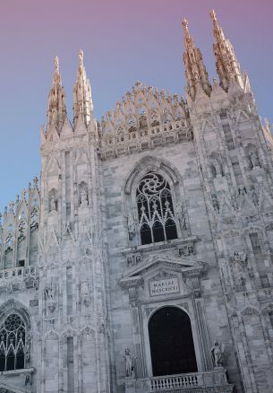 Piazza del Duomo, cathedral, Milan Wallpaper 1640x2360