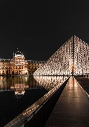 Louvre, Paris, France Wallpaper 1668x2388