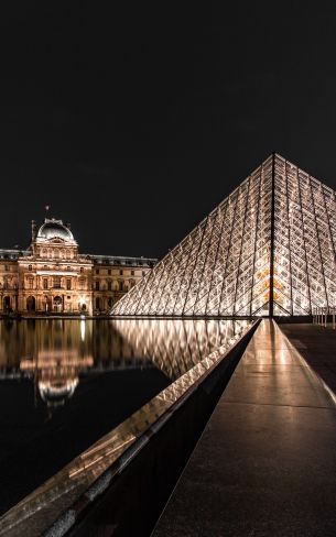 Louvre, Paris, France Wallpaper 1600x2560