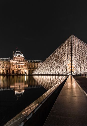 Louvre, Paris, France Wallpaper 1640x2360