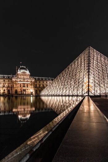 Louvre, Paris, France Wallpaper 640x960