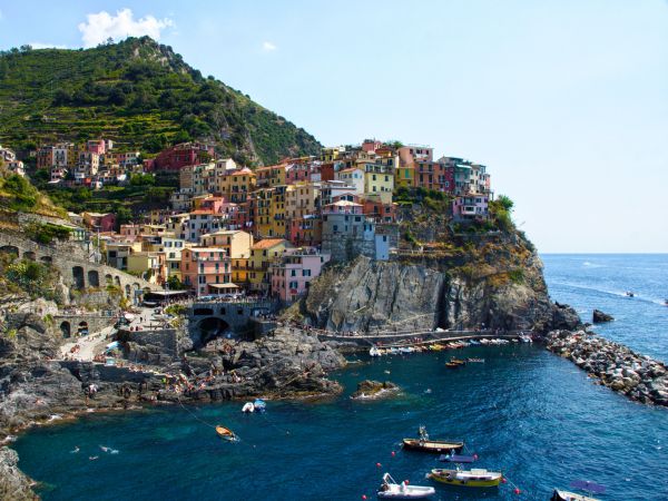 Manarola, cliff, Italy Wallpaper 1024x768