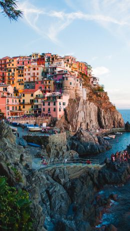 Manarola, Italy, cliff Wallpaper 640x1136