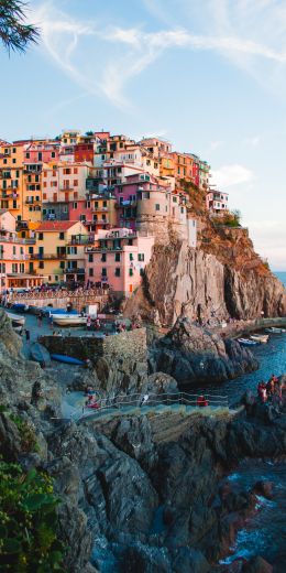 Manarola, Italy, cliff Wallpaper 720x1440