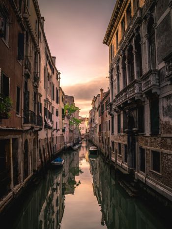 Обои 2048x2732 Венеция, Италия, канал