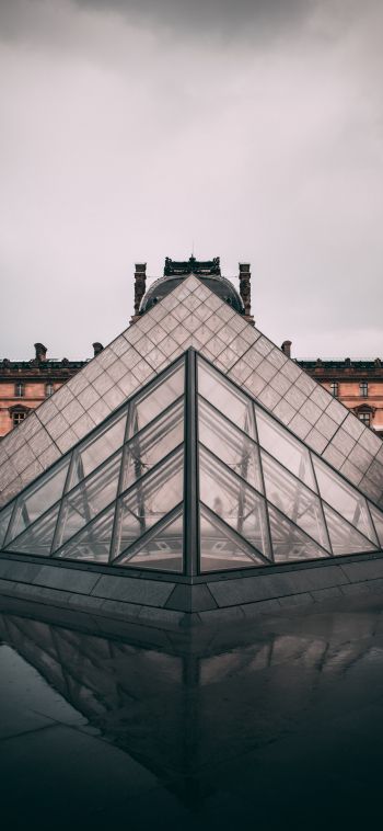 Louvre, Paris, France Wallpaper 1080x2340