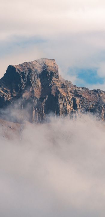 Обои 1080x2220 туман, горный хребет, облака