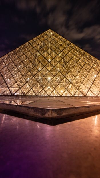 Louvre, Paris, France Wallpaper 640x1136
