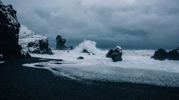 Iceland, sea, waves Wallpaper 2048x1152