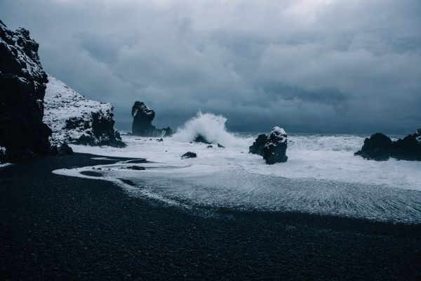 Iceland, sea, waves Wallpaper 4000x2667