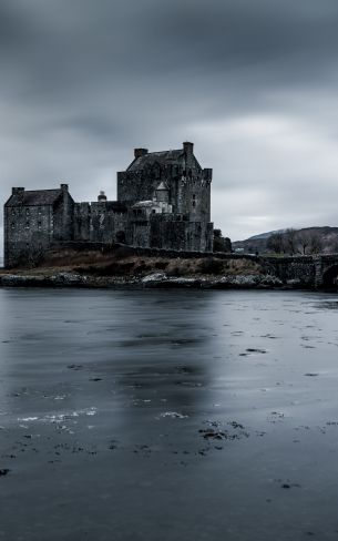 Eilen Donan Castle, dark Wallpaper 1600x2560