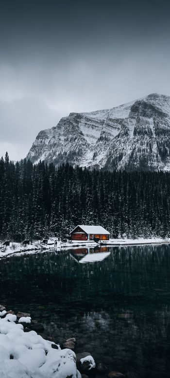 Обои 1080x2400 дом у озера, снег, зима