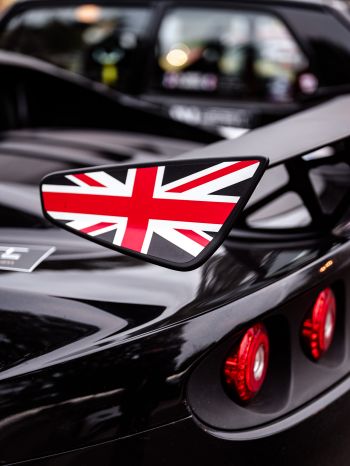Обои 1668x2224 черный, спортивная машина, флаг Великобритании