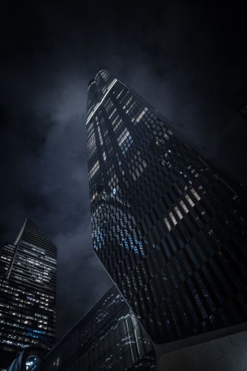 Обои 640x960 небоскреб, ночной город, черный