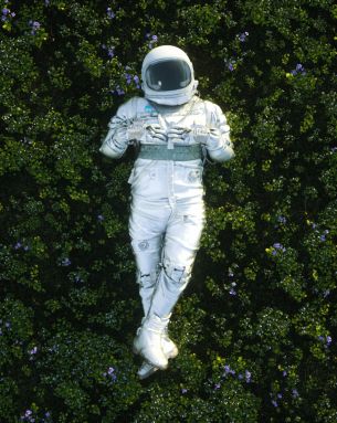 astronaut Wallpaper 2752x3464