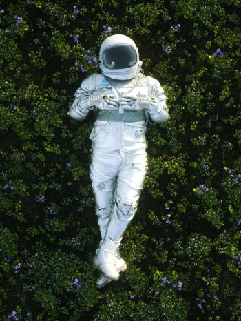 astronaut Wallpaper 2048x2732