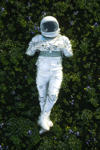 astronaut Wallpaper 640x960