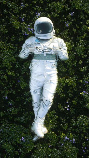 astronaut Wallpaper 640x1136
