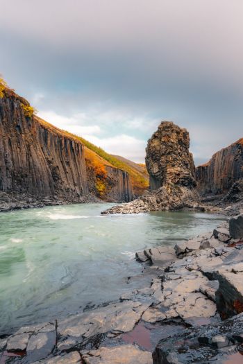 Обои 640x960 Исландия, река, пейзаж